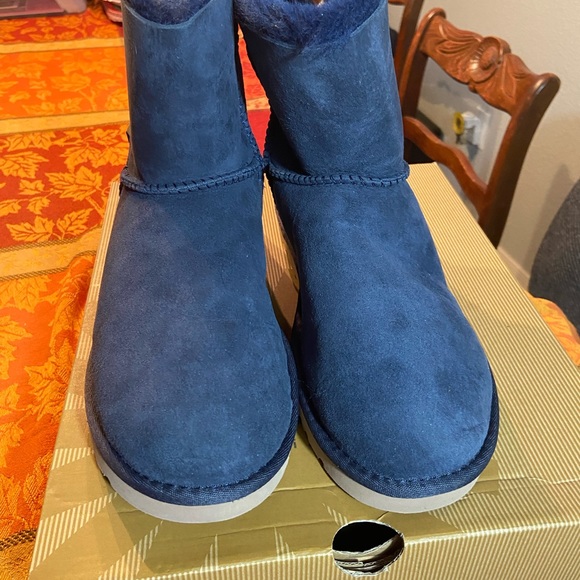 Vintage Blue Bailey Mini UGGS! So cute, so adorable… - Picture 5 of 5